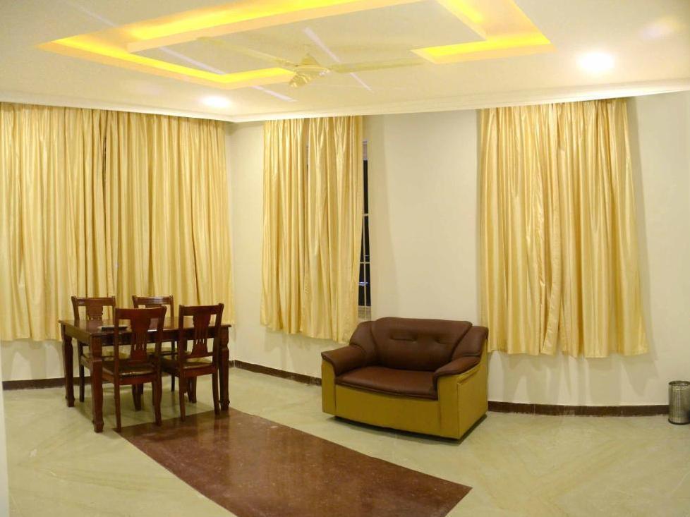 Raya'S Grand Hotel Kumbakonam Exterior photo