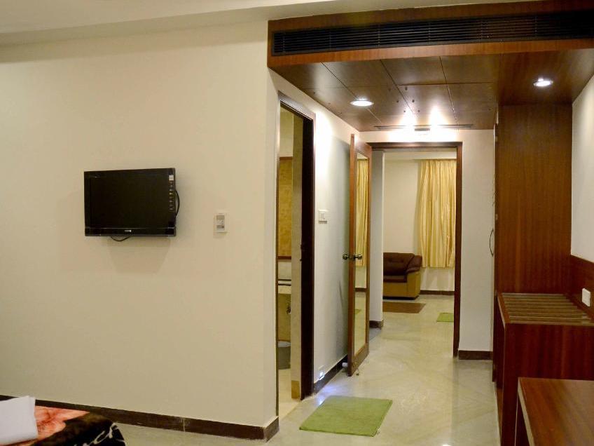 Raya'S Grand Hotel Kumbakonam Exterior photo