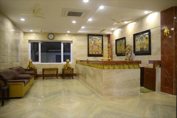 Raya'S Grand Hotel Kumbakonam Exterior photo